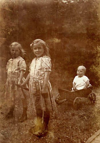 Ellen, Dagny og Børge Thomsen, 1915