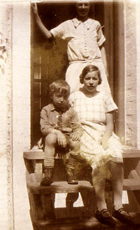 Ellen, Dagny og Hans Thomsen 1926