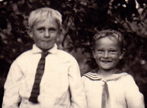 Poul og Knud Johannessen, ca. 1925